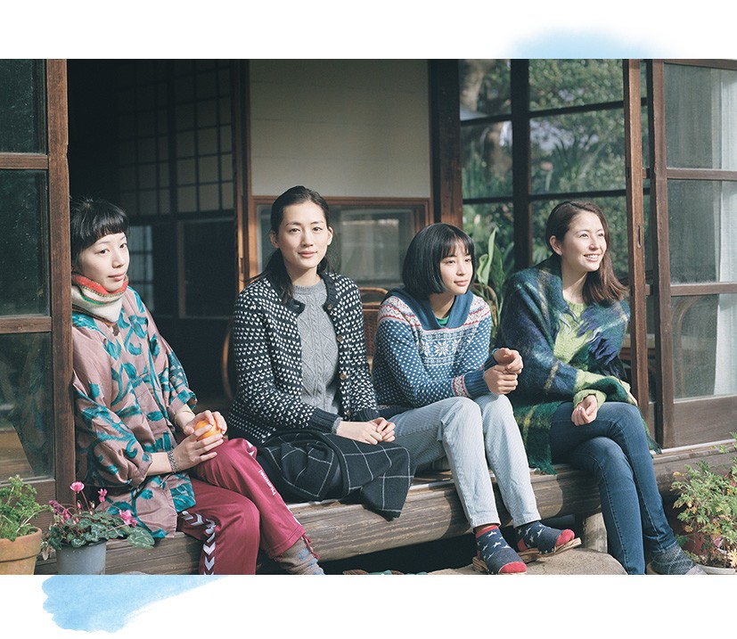 四姉妹が本当の家族になるまでのかけがえのない瞬間を映し出ていく。(左から)夏帆、綾瀬はるか、広瀬すず、長澤まさみ