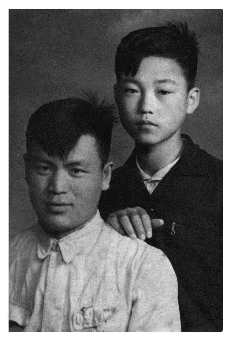 恩師・梁志傑先生と中島少年（1956年）