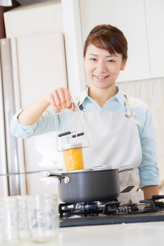 著者は料理研究家でジャーサラダレシピの第一人者・りんひろこさん