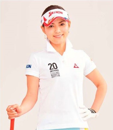 「ルコックスポルティフ20周年記念ポロシャツ」胸に仏語メッセージ