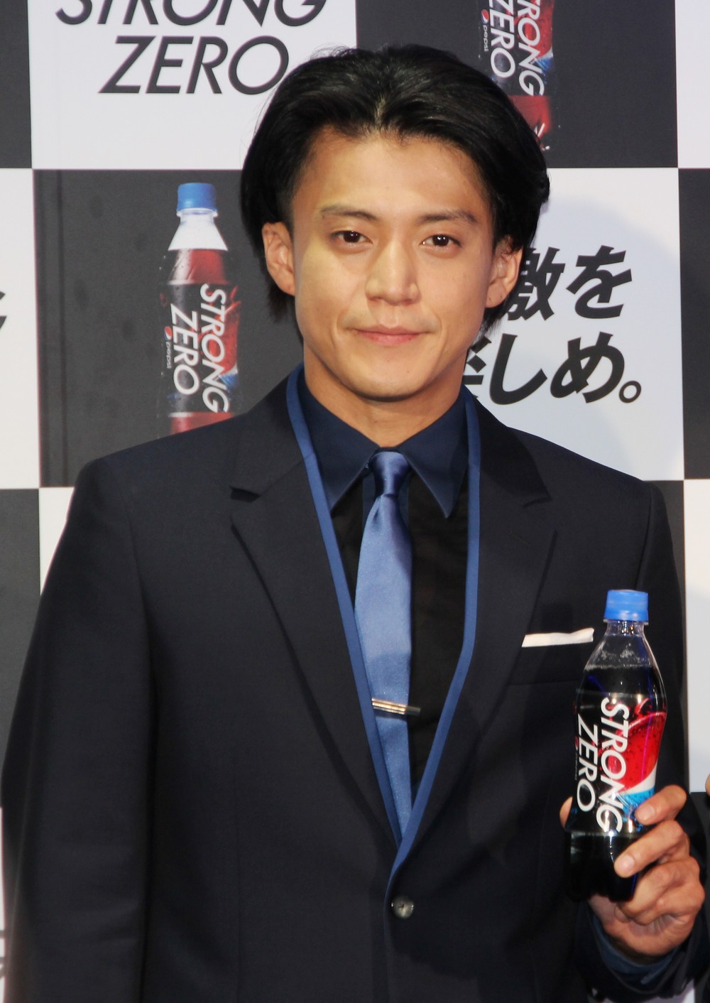 小栗旬「キャップもストロング」　強炭酸×強カフェインの新ペプシ登場