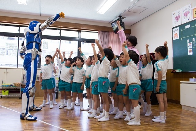 力をあわせて「ジョキンパンチ！」