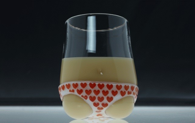 ドリンクを入れると、より人の体のように見える