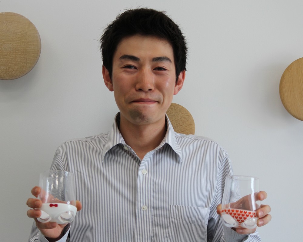 同窓会でのおさななじみとの再会がきっかけでこの道に入った