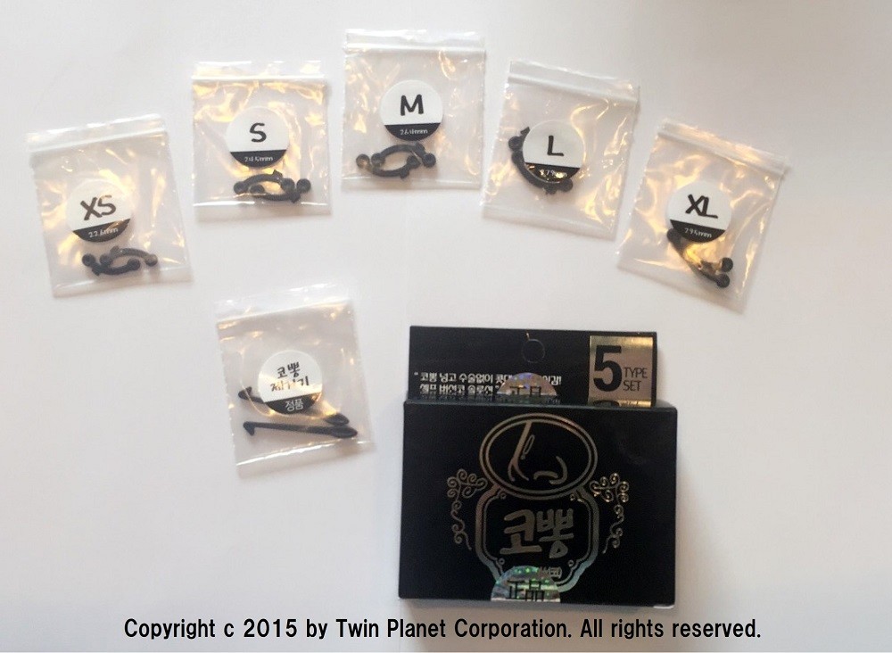 箱の中はXS～XLの5サイズで展開されている鼻プチと専用除去用スティックの2本入り