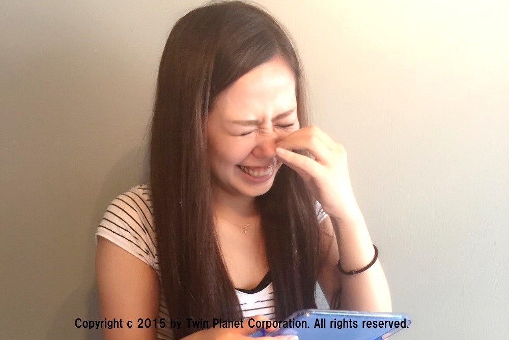 右側もレッツ・トライじゃー！と応援するも、Mサイズという大きくなった「鼻プチ」の痛みに耐えられなくなったのか、遂には笑い出す始末…