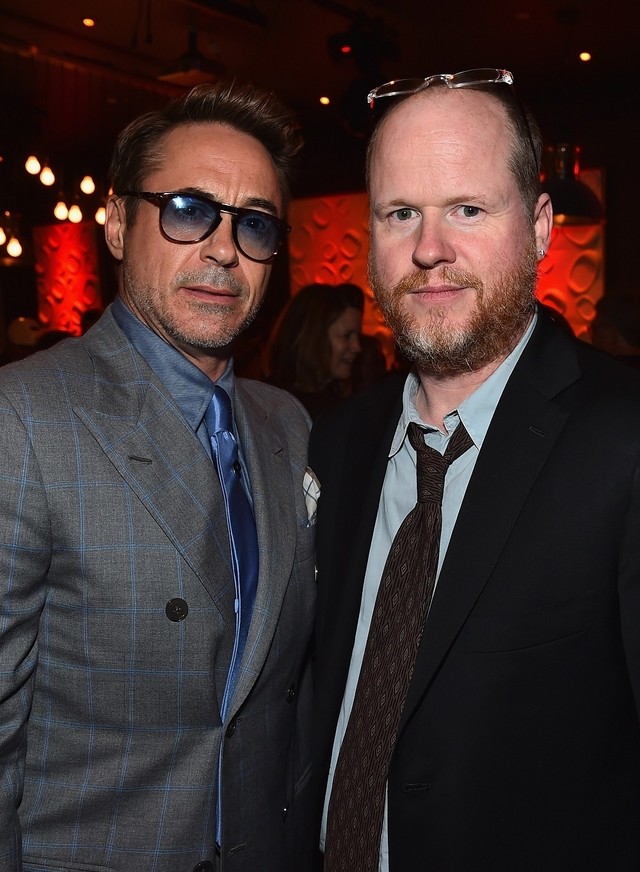 ロバート・ダウニーJr.(左)とジョス・ウィードン監督／『アベンジャーズ／エイジ・オブ・ウルトロン』L.A.プレミア