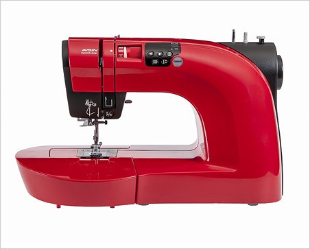 絵を描く感覚で自由に刺しゅう　アイシン精機から家庭用ミシン「OEKAKI50」