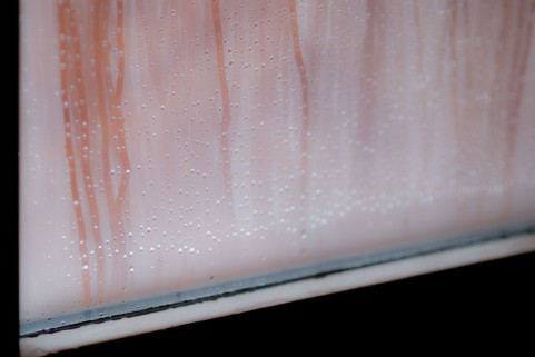 湿気が気になる季節、自宅でできる対策とは？　土壁を応用した機能性壁材【レビューウォッチ】