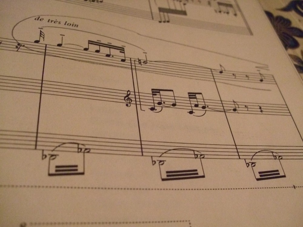 最後に上にあらわれるフランス国歌。囲んだ部分。題名の『花火』も楽譜の最初ではなく最後にカッコに囲まれてさり気なく書かれている