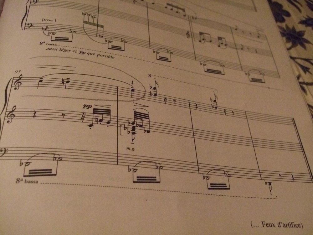 最後に上にあらわれるフランス国歌。囲んだ部分。題名の『花火』も楽譜の最初ではなく最後にカッコに囲まれてさり気なく書かれている