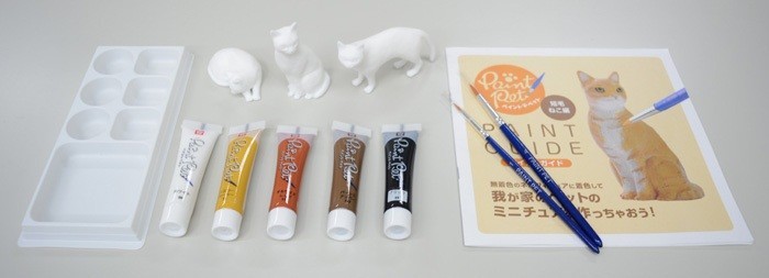 無着色のペットフィギュアと画材のセット