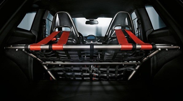 日曜日はサーキットへ、月曜日はオフィスへ