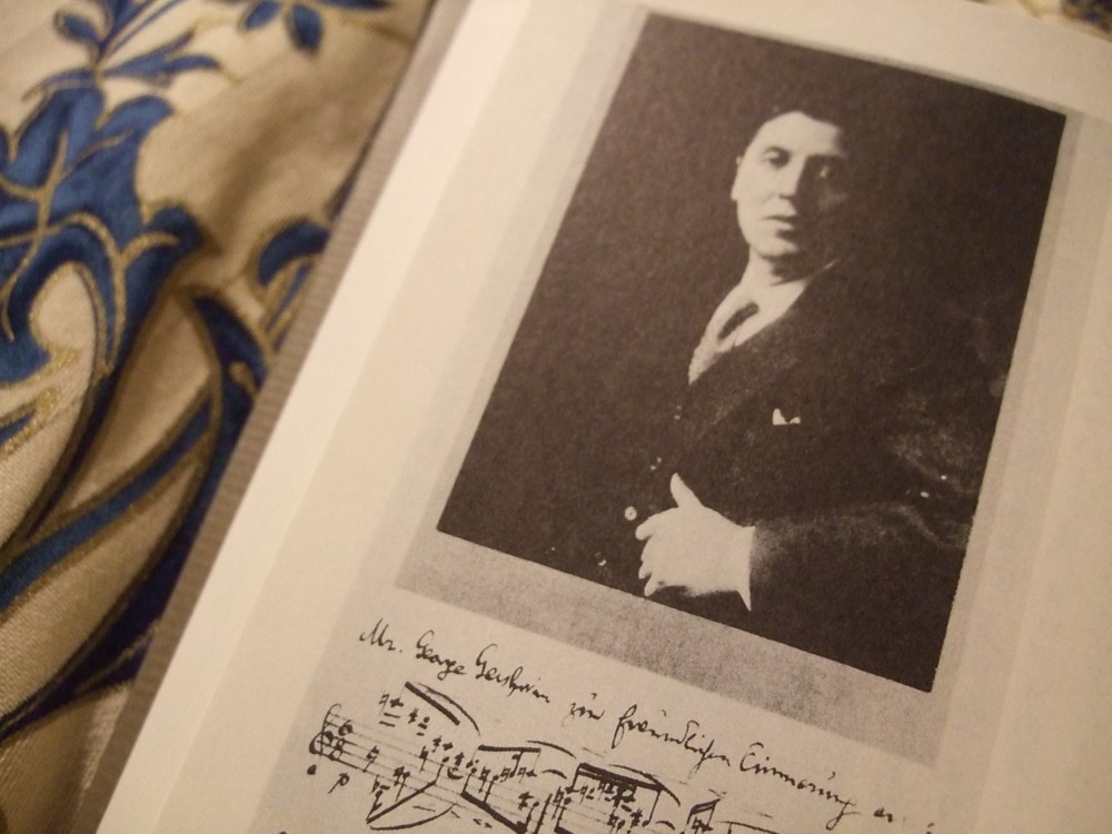 ベルクは、楽譜にわざわざサインをしたものをガーシュウィンに送った