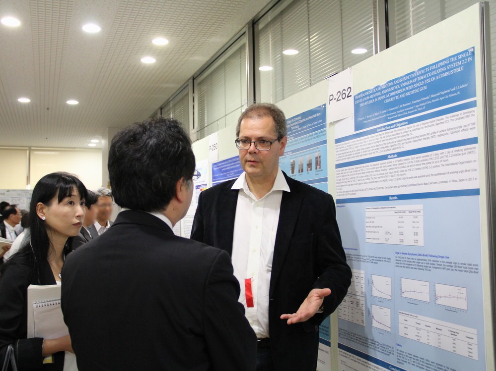 日本毒性学会学術年会では、ピーチュ氏がポスターセッションを実施（1）