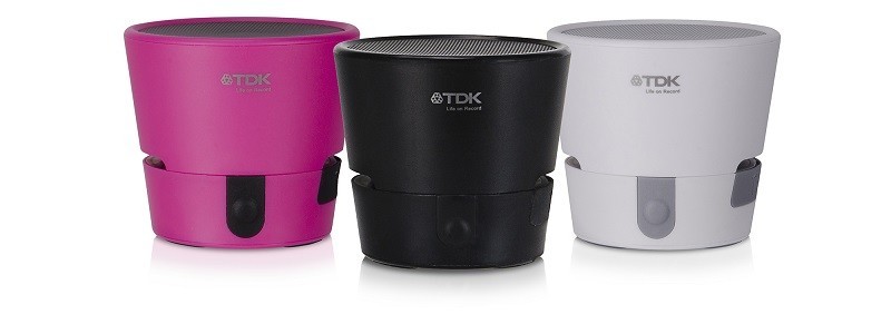 縦置き・横置き両対応「カップシェイプデザイン」採用　TDKからBluetoothスピーカー「TREK Mini」