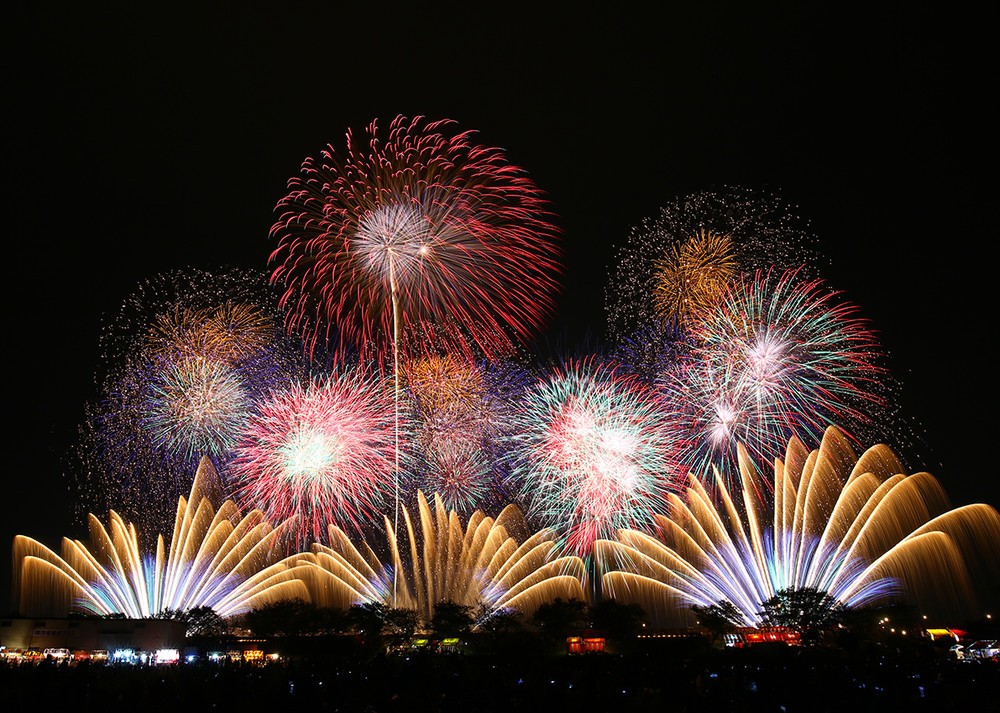 桟敷席でゆっくり花火楽しめる　オークラフロンティアホテルつくば「土浦全国花火競技大会観覧宿泊プラン」