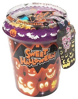 暗闇で怪しく光る　チロルチョコ「ハロウィンカップ」発売