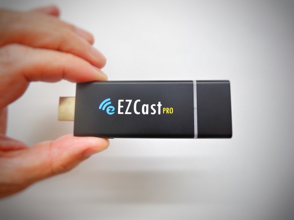 スマホやPCの画像をテレビやプロジェクターの大画面に　ワイヤレスディスプレイアダプター「EZCast Pro」