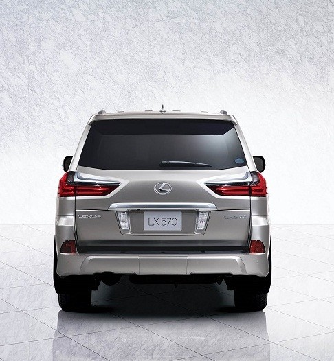 力強さとラグジュアリーが融合した内外装デザイン