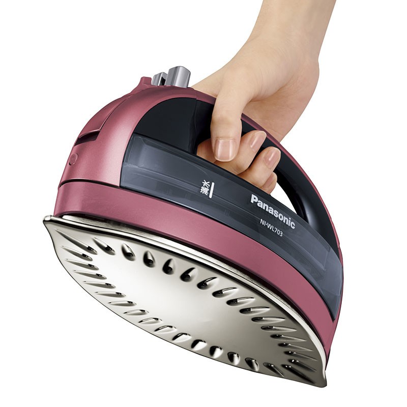 パナソニック、先端部の細いかけ面「新Wヘッドベース」採用のコードレスアイロン「カルル」4機種