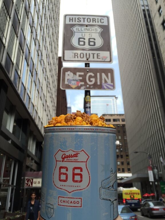 「Route 66」の標識とGarrett 66缶