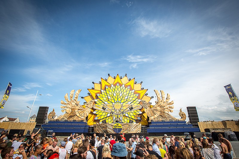 CORONA SUNSETS MUSIC FESTIVAL