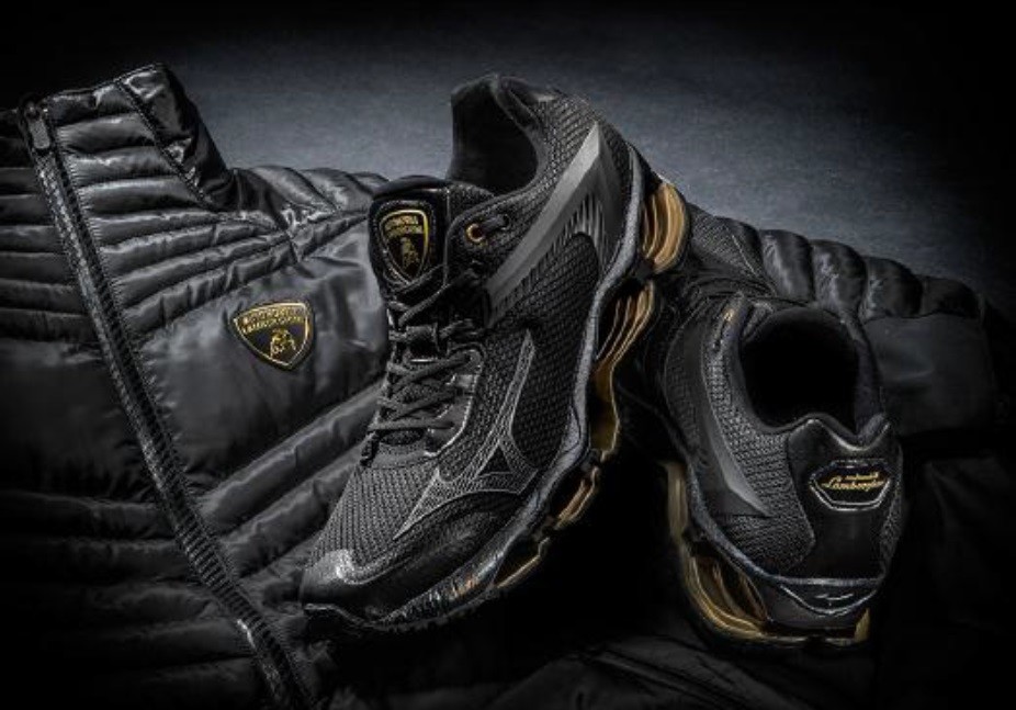 ランボルギーニとのコラボシューズ「WAVE　TENJIN」　ミズノ独自の高いクッション性