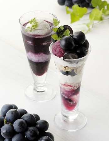 希少ぶどう「ナガノパープル」を使ったパフェとスムージー　コージーコーナーで期間限定