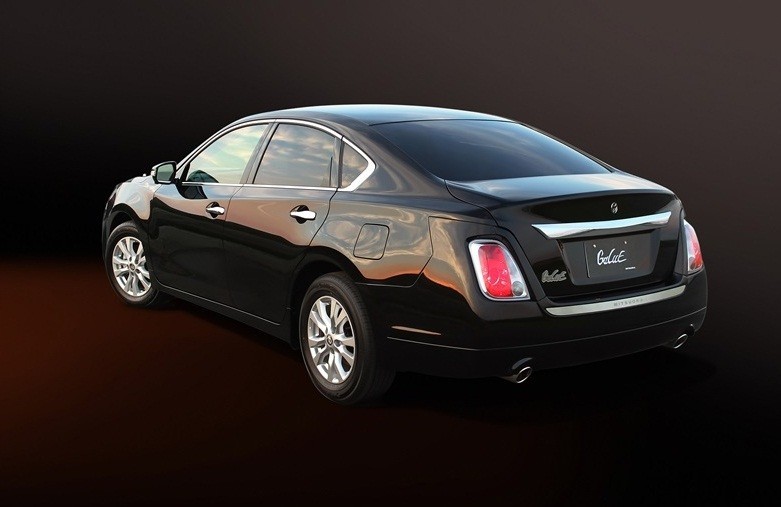 ボディーカラーはダイヤモンドブラックのほか、ブリリアントホワイトパール、ラディアントレッド、ウォーターフォールブルー、ダークメタルグレー、ブリリアントシルバーの計６色