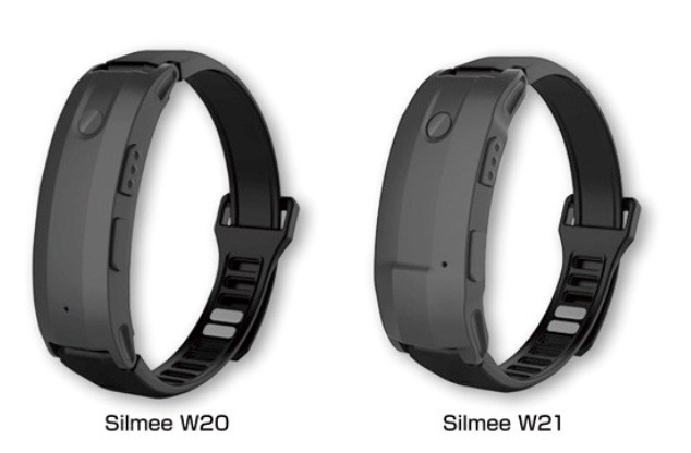 リストバンド型生体センサー、東芝「Silmee」シリーズ　あらゆる健康情報記録、メールで緊急連絡も