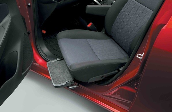 助手席が回転するので乗り降りに便利！