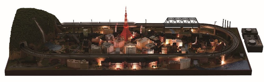 約40個のLEDでジオラマ全体をライトアップし夕景も演出