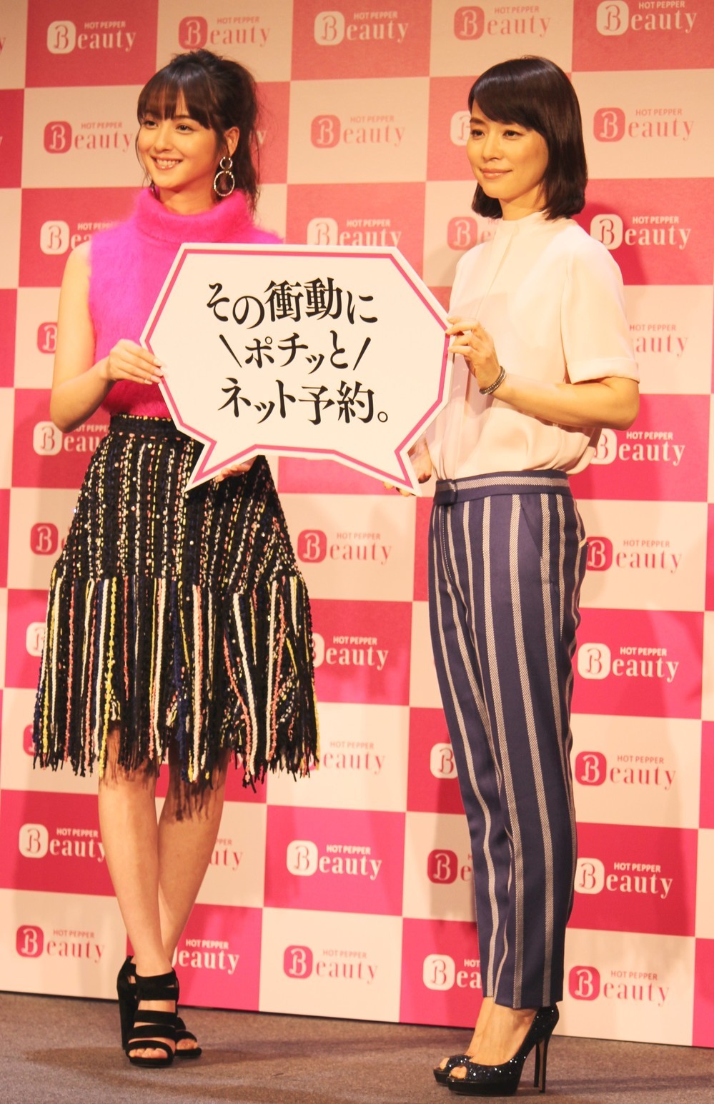 佐々木希さん（左）と石田ゆり子さん（右）