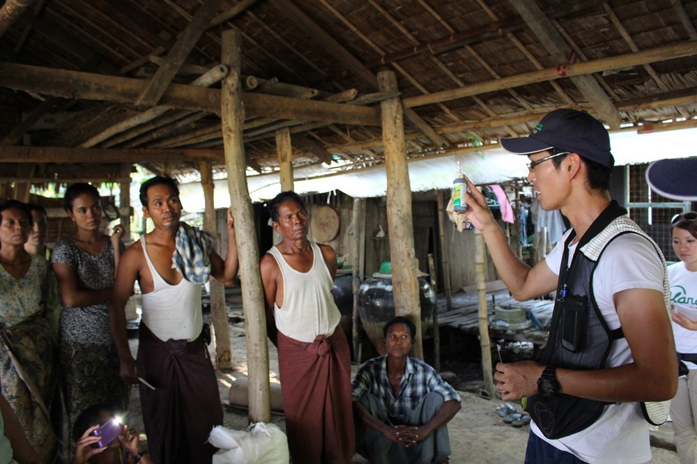 「万田31号」の使い方や技術指導を行う万田発酵社員