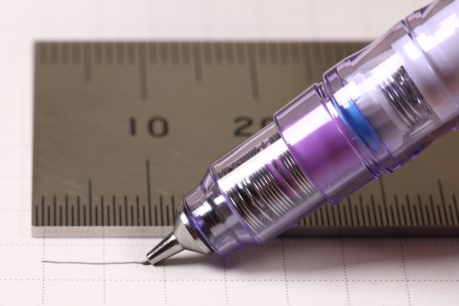 細い芯でも折れない進化型シャープペンシル「デルガード0.3」