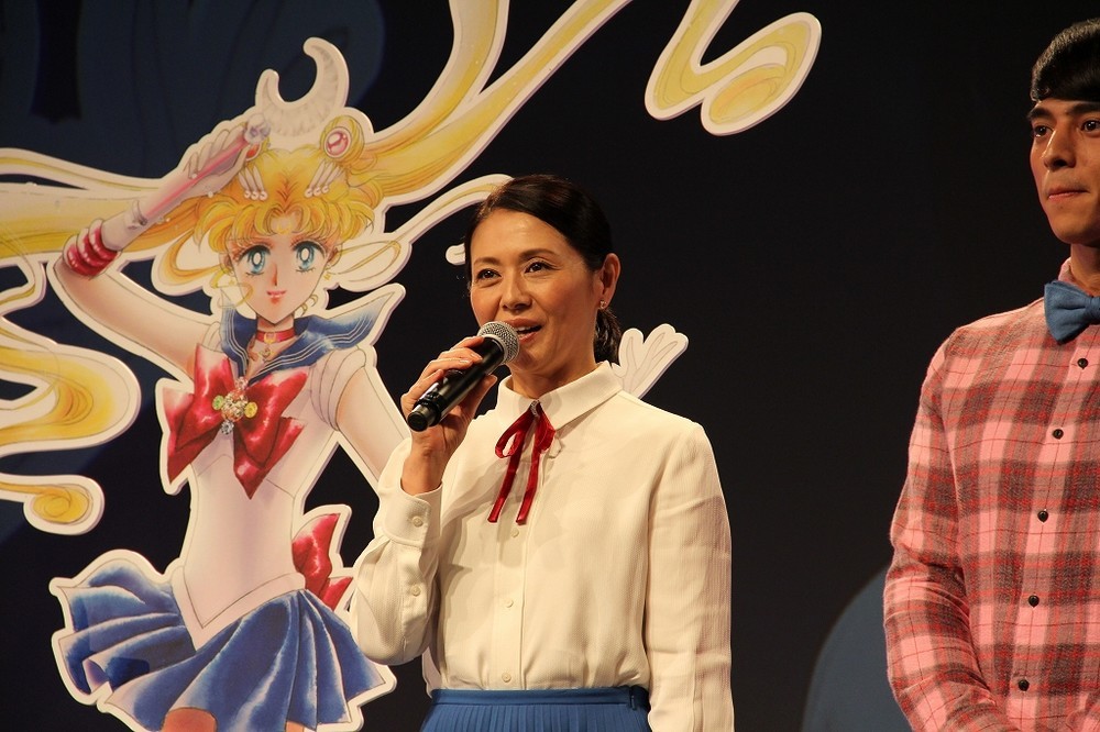 「元セーラームーン」に扮する小泉今日子さん