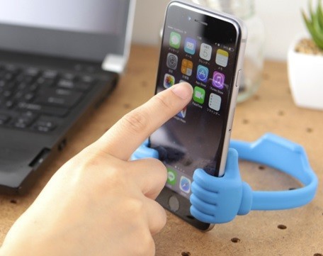 全てのスマホをハグして固定...「Standhug」