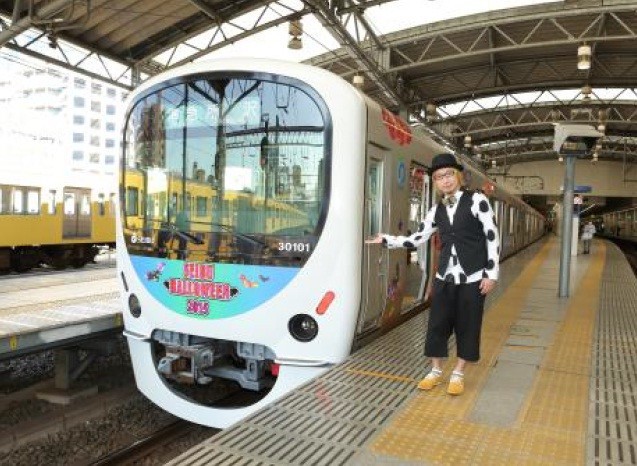 西武、増田セバスチャン氏とコラボしたラッピング電車　ハロウィーンモチーフ