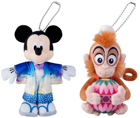 ぬいぐるみバッジ　和服姿のミッキーマウス（左）、アブー