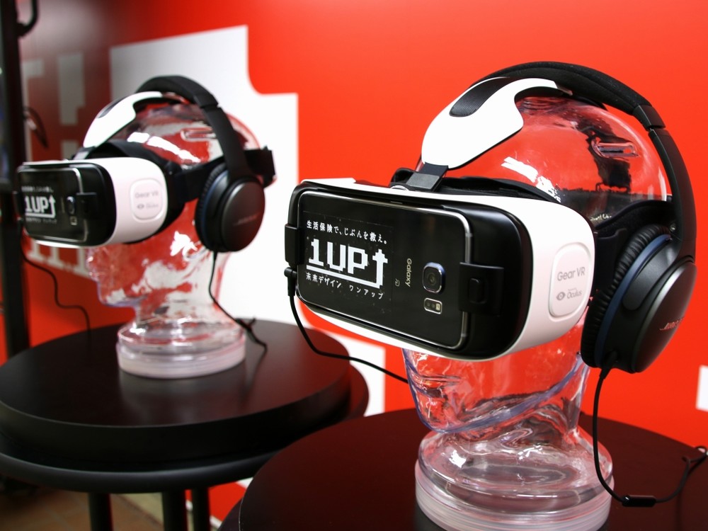 ヘッドホンも装着