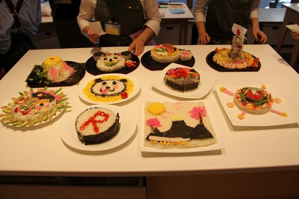 全10班のちらし寿司　どれも個性的だ