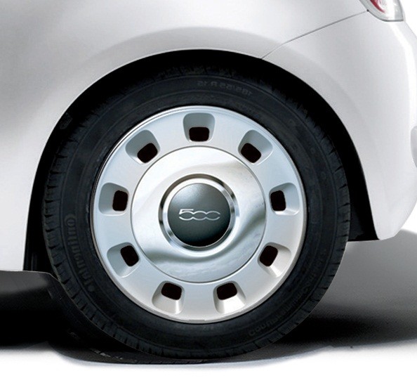 限定車ならではの「ビンテージスタイル　ホイールカバーキット」を特別装備