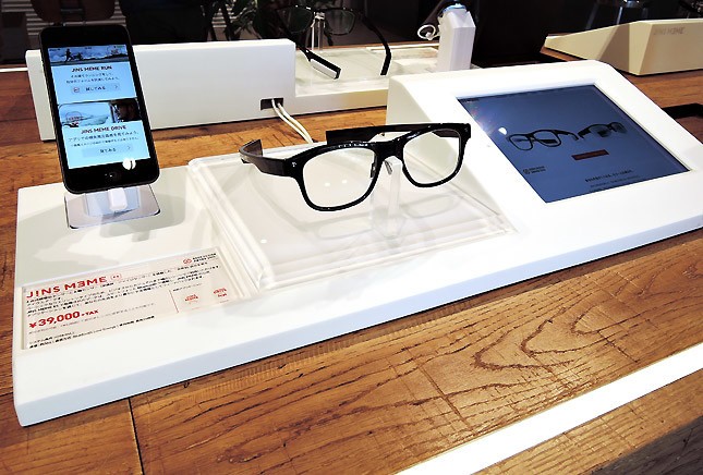 JINS MEMEフラグシップストア原宿では機能を体感できる