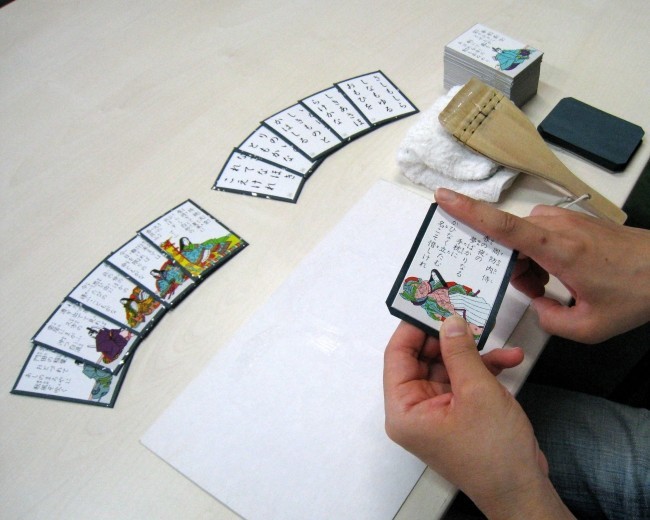 京都ホテルオークラでかるた作り体験　伝統の技に触れる第66回文化サロン開催