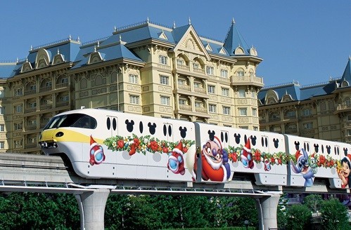 東京ディズニーリゾート、クリスマスデザインの「スティッチ・エンカウンター・ライナー」運行