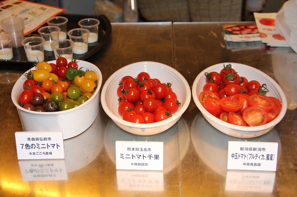 トマトは「7色のミニトマト」「ミニトマト千菓」「中玉トマト　フルティカ、蜜星」