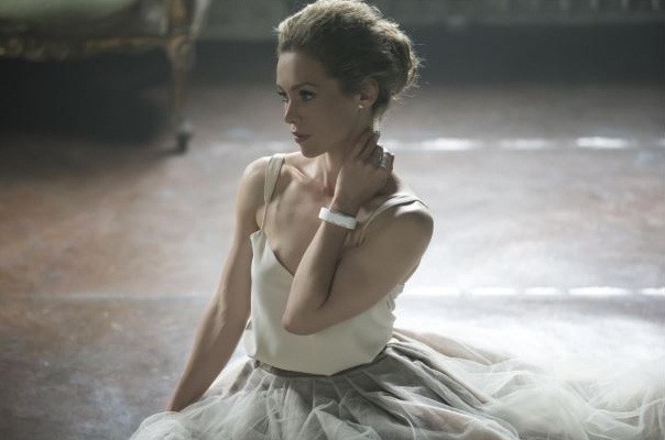 スワロフスキー散りばめ...ジュエリーのような活動量計　ポラール「ループクリスタル」