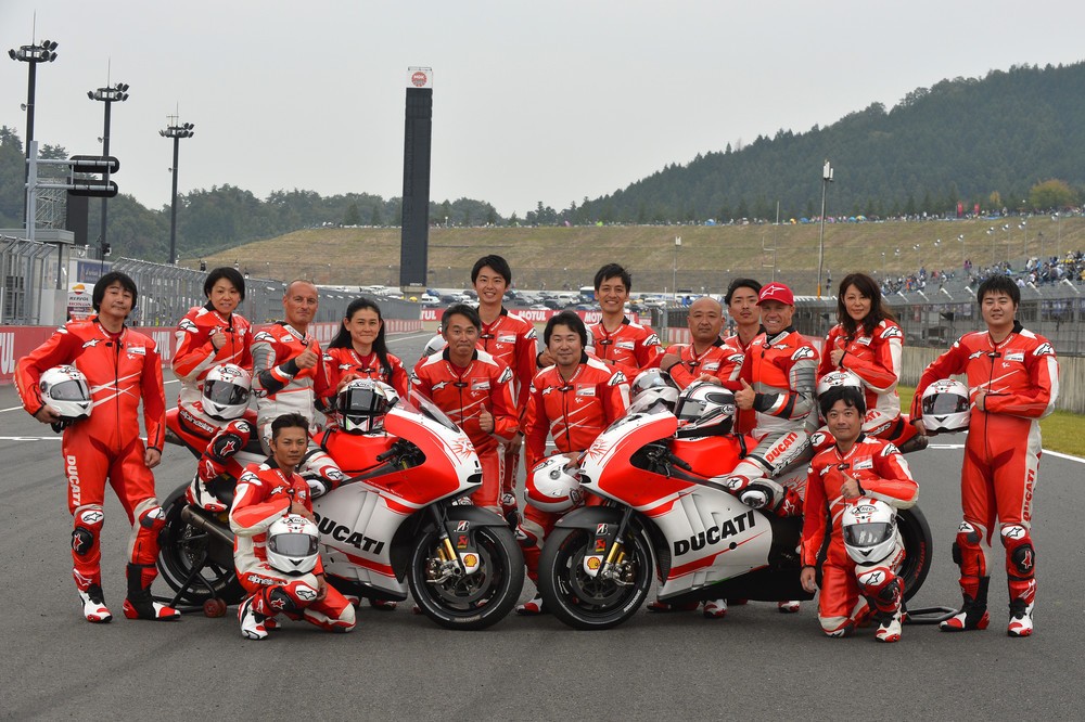 マールボロが送るレースバイクの試乗イベント「Moto X2 Rides」で、時速250キロの世界を「革新体験」