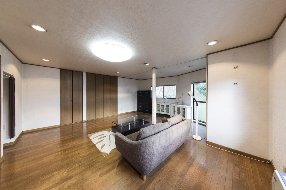 もとは内装に手を加えていない昔ながらの部屋だった(kenta hasegawa)
